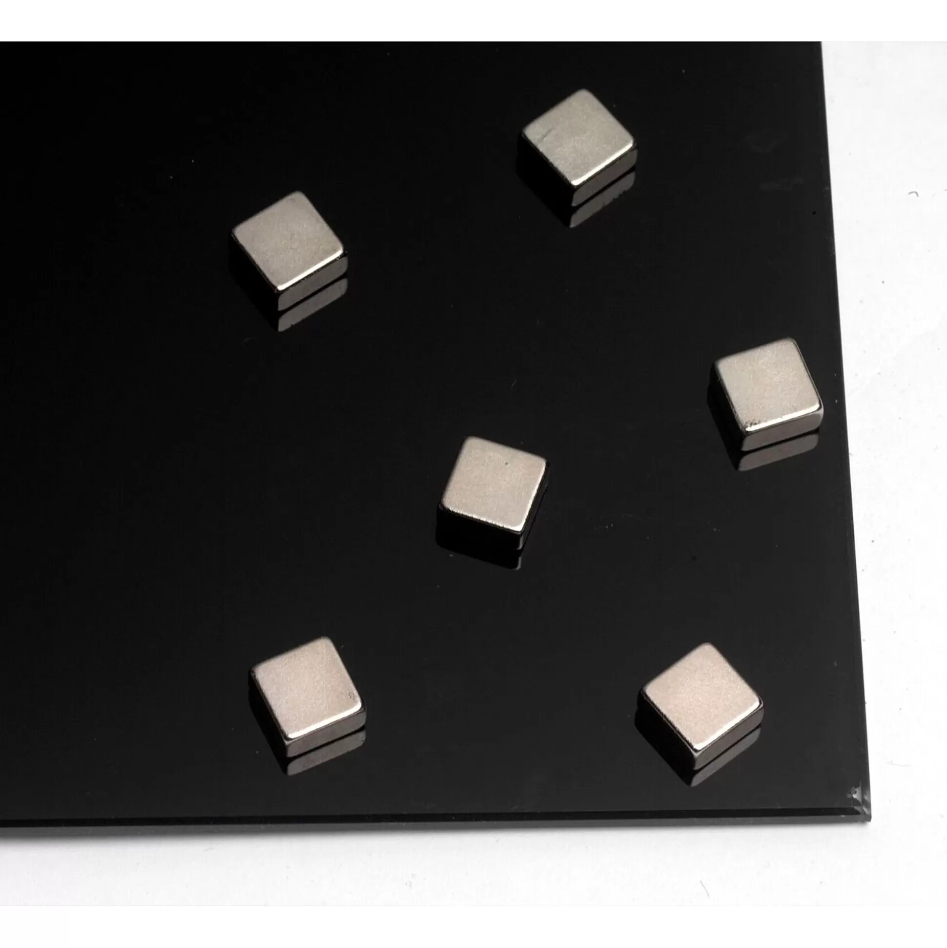 NAGA Klein Presentatiemateriaal- Magneet 1X1X0,5Cm Extra Strong Voor Glasbord 6 Stuks